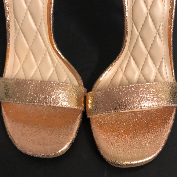 Rouge Helium Heels - Picture 7 of 8